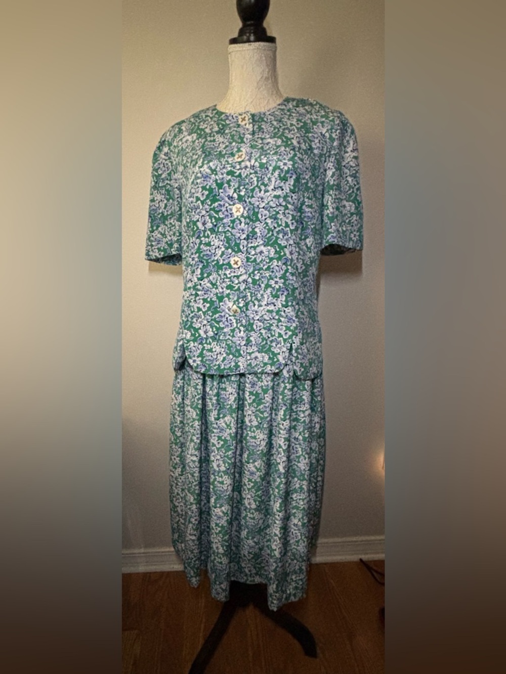 Vintage Leslie Fay Green and White Floral Two-Piece Skirt Set